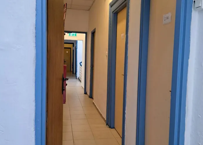 Momo\'S Hostel